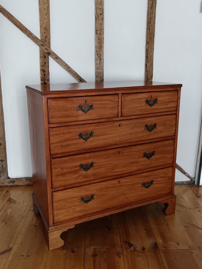 Georgian Mahogany Chest of Drawers of small proportions.jpg